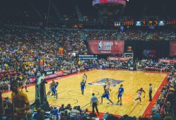 英博主场激战海港，大连小球迷跨城助阵成暖心风景