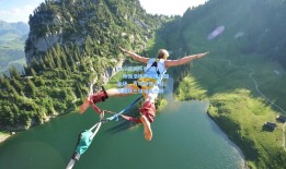 U17亚洲杯半场战报，帅惟浩梅开二度闪耀全场，万项稳健点射，中国队三球领先巴林